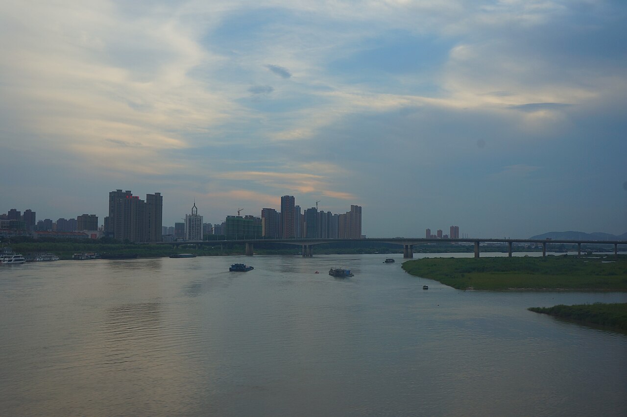 Huai River in the city of Bengbu, Anhui.