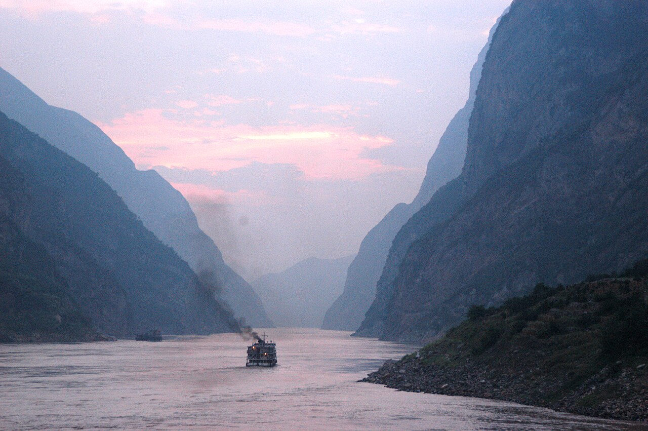 Dusk on the middle reaches of the Yangtze River (Three Gorges), taken in July 2002.